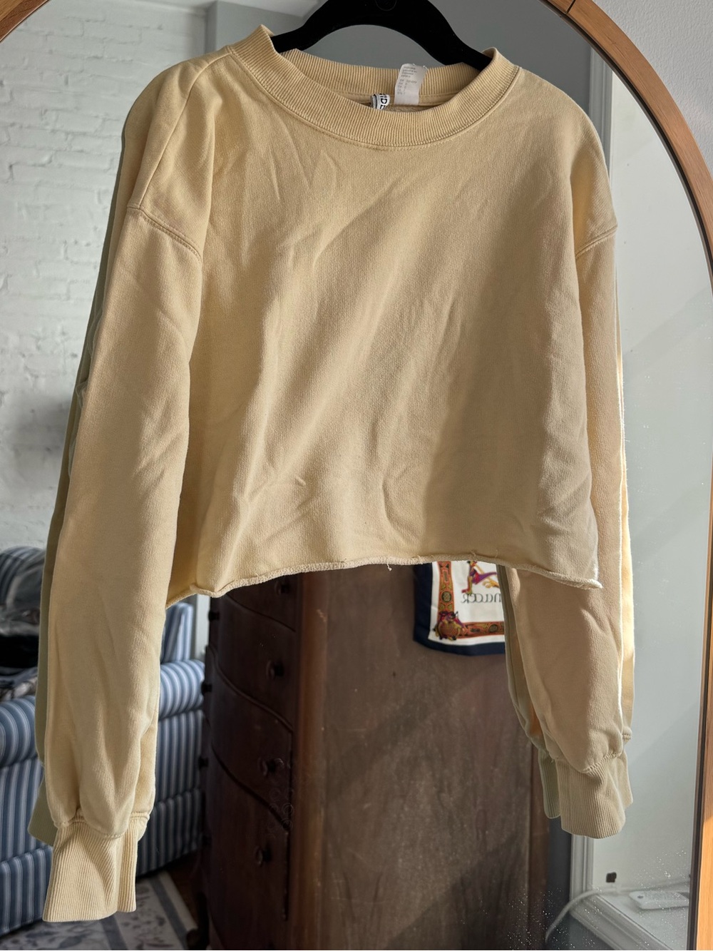 Women's H&M Butter Yellow Cropped Crewneck Sweatshirt